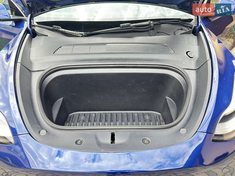 Внедорожник / Кроссовер Tesla Model Y 2021 в Киеве