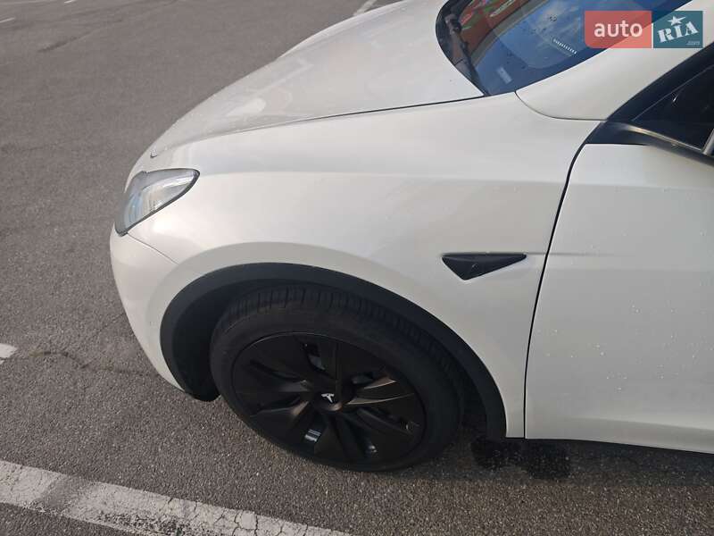 Внедорожник / Кроссовер Tesla Model Y 2022 в Киеве