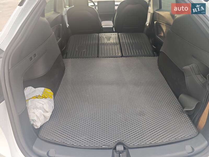 Внедорожник / Кроссовер Tesla Model Y 2022 в Киеве