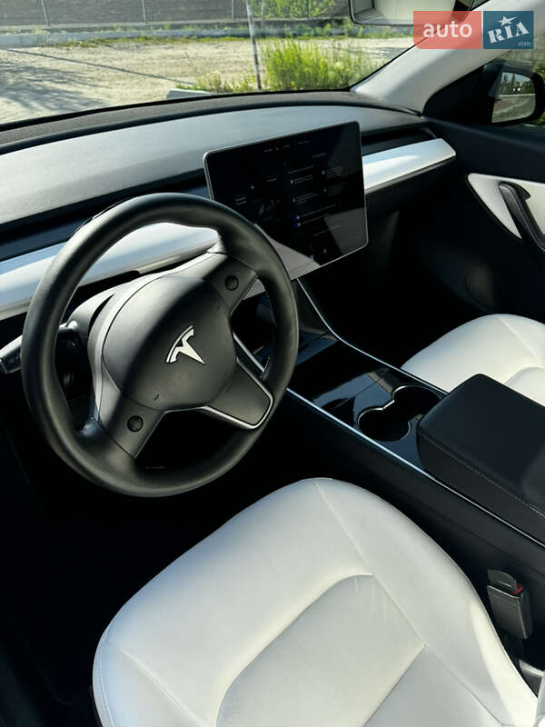 Позашляховик / Кросовер Tesla Model Y 2020 в Чернівцях