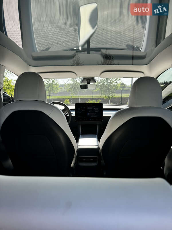 Позашляховик / Кросовер Tesla Model Y 2020 в Чернівцях