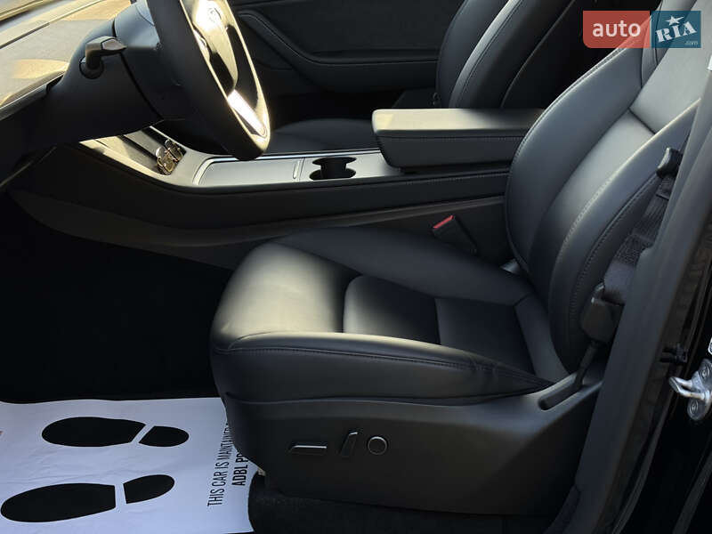 Внедорожник / Кроссовер Tesla Model Y 2023 в Львове