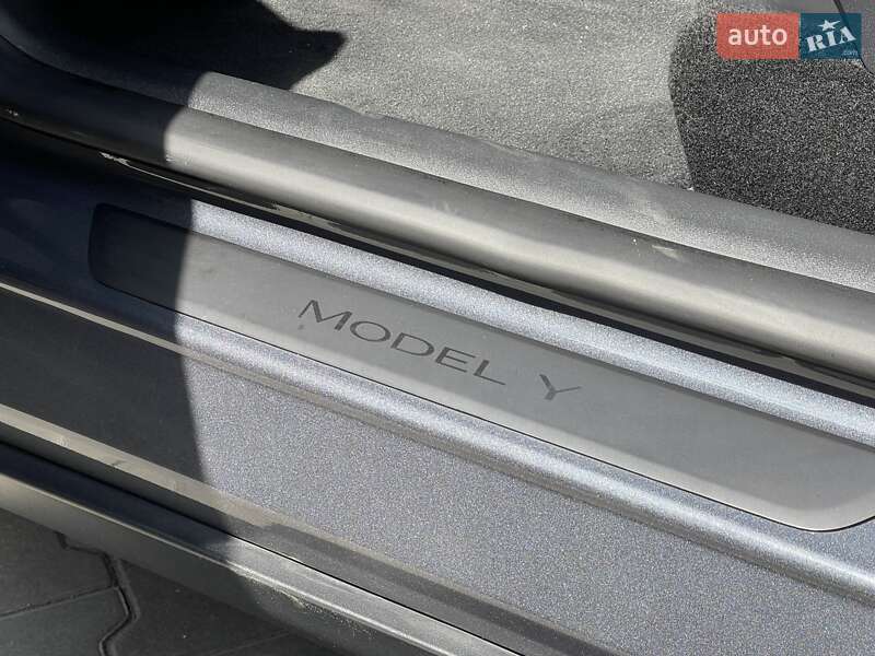 Позашляховик / Кросовер Tesla Model Y 2022 в Рівному