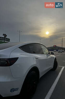Внедорожник / Кроссовер Tesla Model Y 2021 в 