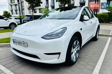 Позашляховик / Кросовер Tesla Model Y 2023 в 