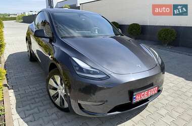 Позашляховик / Кросовер Tesla Model Y 2024 в 