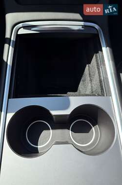Позашляховик / Кросовер Tesla Model Y 2024 в 