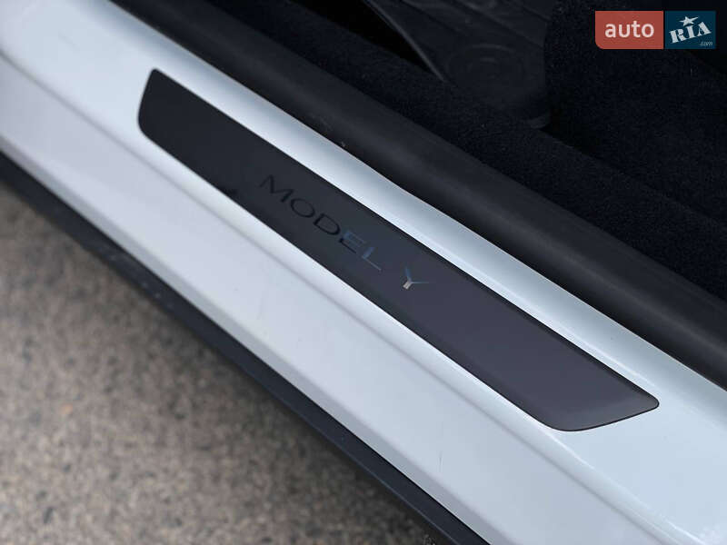 Внедорожник / Кроссовер Tesla Model Y 2023 в Днепре
