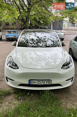 Внедорожник / Кроссовер Tesla Model Y 2023 в 