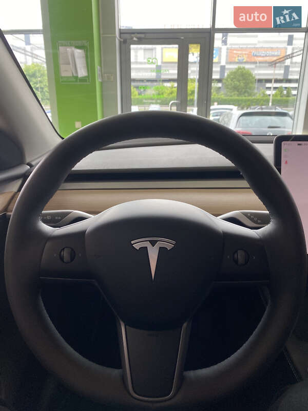 Внедорожник / Кроссовер Tesla Model Y 2024 в Киеве