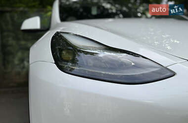 Позашляховик / Кросовер Tesla Model Y 2024 в 