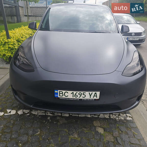 Tesla Model Y 2021