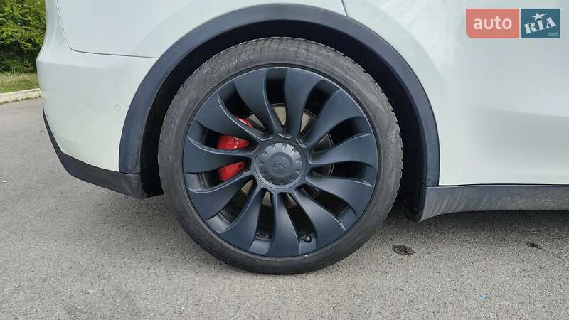 Внедорожник / Кроссовер Tesla Model Y 2021 в Ирпене