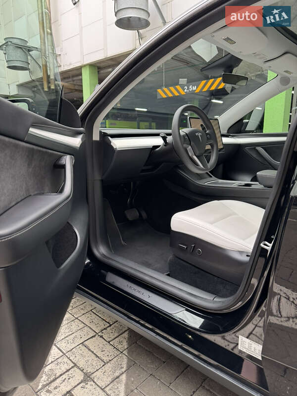 Позашляховик / Кросовер Tesla Model Y 2023 в Києві фото 8 Позашляховик / Кросовер Tesla Model Y 2023 в Києві