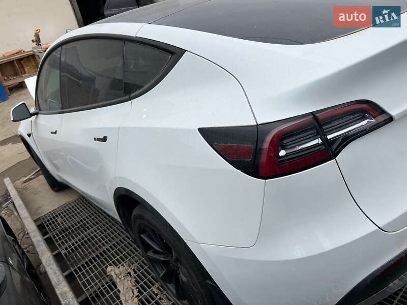 Внедорожник / Кроссовер Tesla Model Y 2023 в Киеве