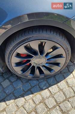 Внедорожник / Кроссовер Tesla Model Y 2021 в 