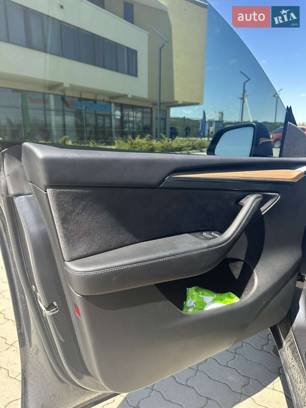 Внедорожник / Кроссовер Tesla Model Y 2023 в Львове