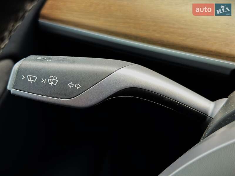 Внедорожник / Кроссовер Tesla Model Y 2022 в Киеве