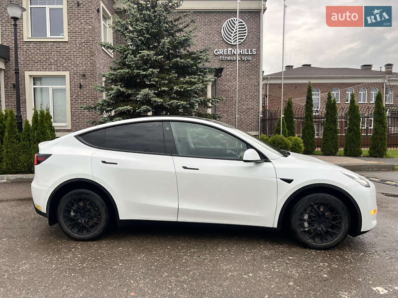 Внедорожник / Кроссовер Tesla Model Y 2022 в Киеве