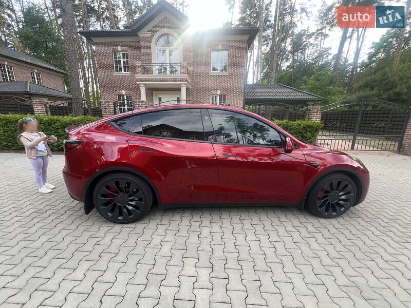 Внедорожник / Кроссовер Tesla Model Y 2024 в Киеве
