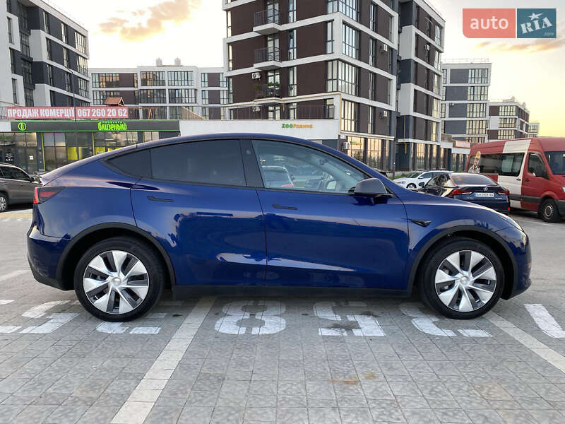 Внедорожник / Кроссовер Tesla Model Y 2023 в Львове