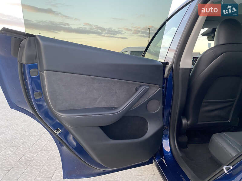 Внедорожник / Кроссовер Tesla Model Y 2023 в Львове