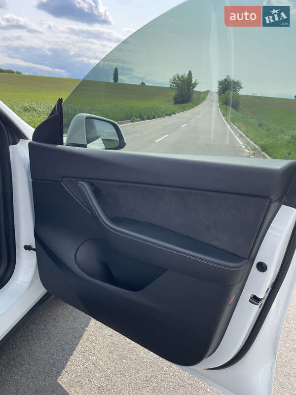 Позашляховик / Кросовер Tesla Model Y 2022 в Києві