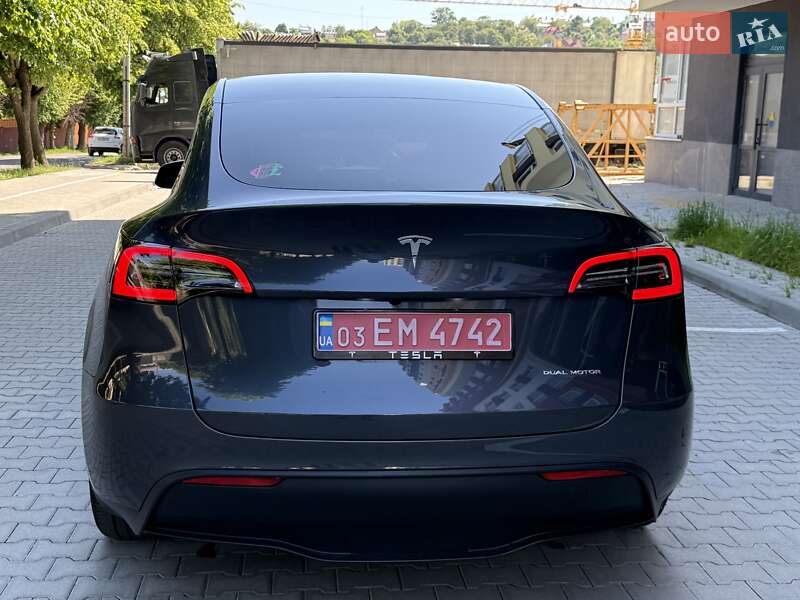 Позашляховик / Кросовер Tesla Model Y 2023 в Чернівцях