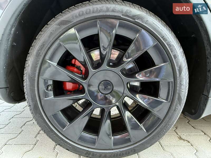 Позашляховик / Кросовер Tesla Model Y 2023 в Чернівцях