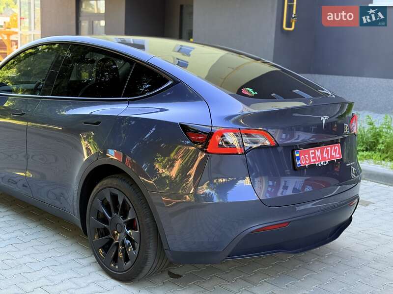 Позашляховик / Кросовер Tesla Model Y 2023 в Чернівцях