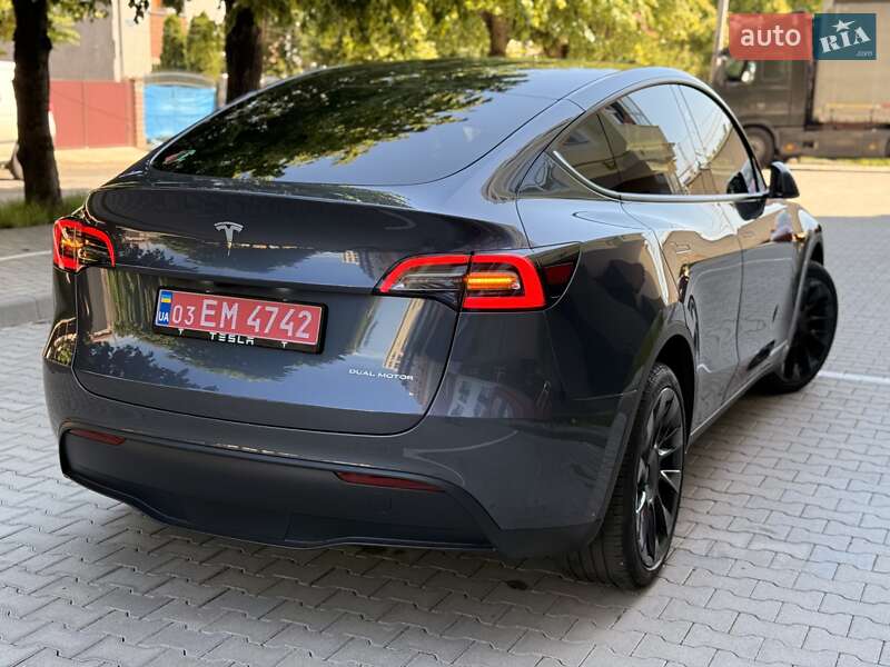 Позашляховик / Кросовер Tesla Model Y 2023 в Чернівцях