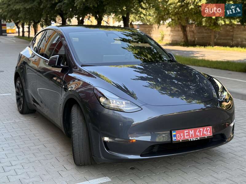 Позашляховик / Кросовер Tesla Model Y 2023 в Чернівцях