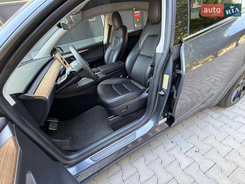 Позашляховик / Кросовер Tesla Model Y 2023 в Чернівцях