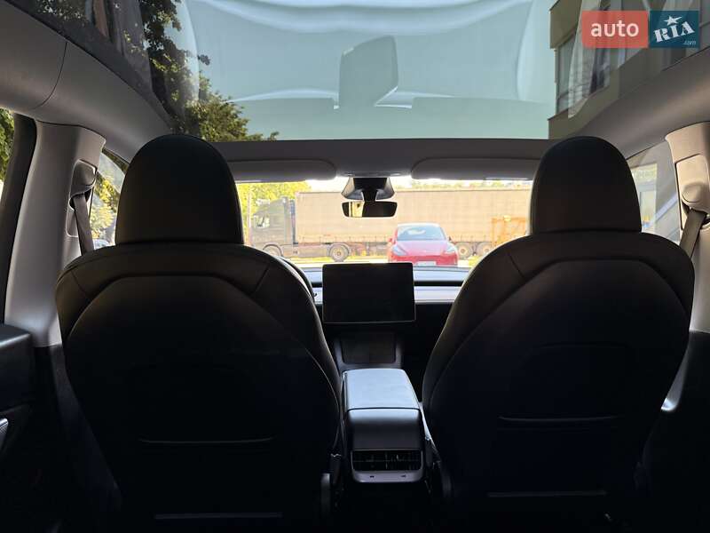 Позашляховик / Кросовер Tesla Model Y 2023 в Чернівцях