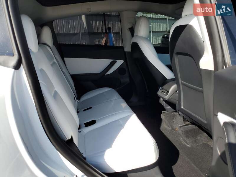 Позашляховик / Кросовер Tesla Model Y 2022 в Києві