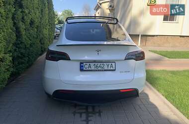 Позашляховик / Кросовер Tesla Model Y 2024 в 