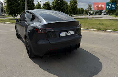Позашляховик / Кросовер Tesla Model Y 2024 в 