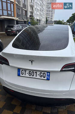Позашляховик / Кросовер Tesla Model Y 2023 в 