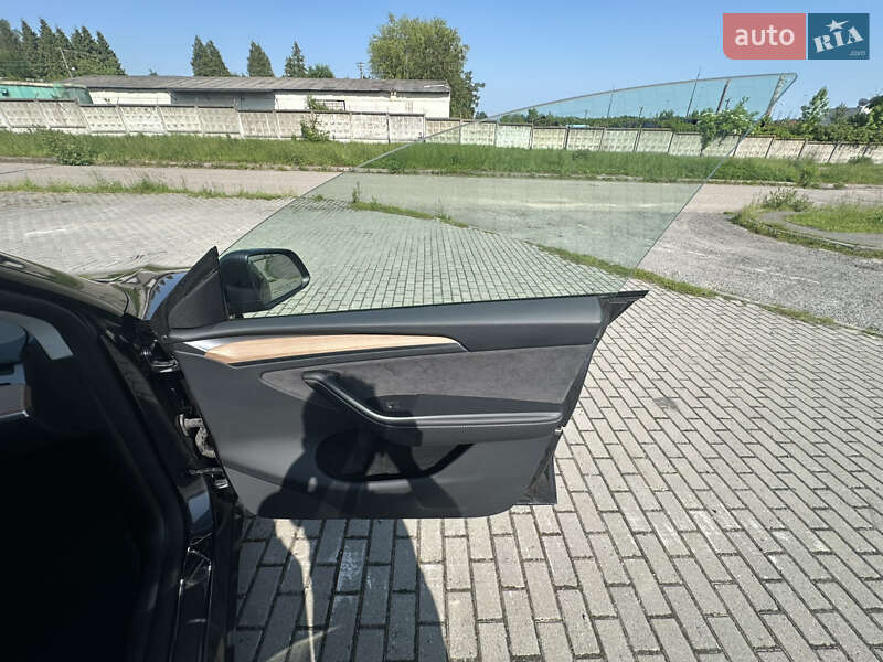Позашляховик / Кросовер Tesla Model Y 2024 в Львові