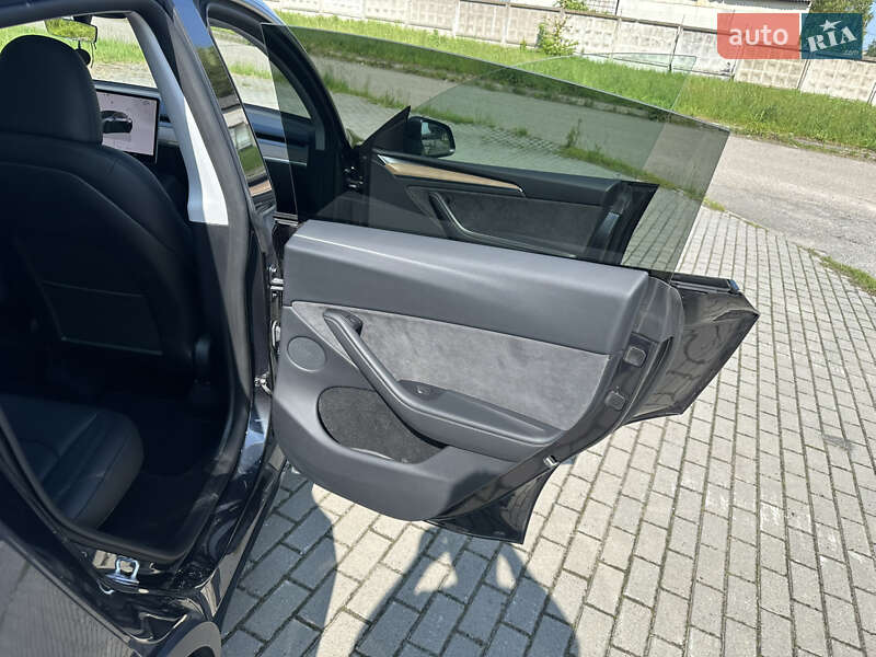 Позашляховик / Кросовер Tesla Model Y 2024 в Львові
