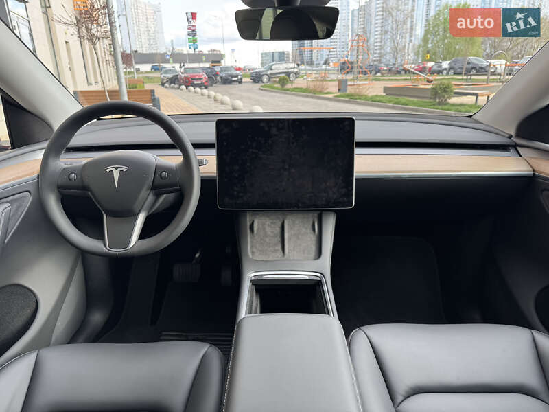 Внедорожник / Кроссовер Tesla Model Y 2024 в Киеве