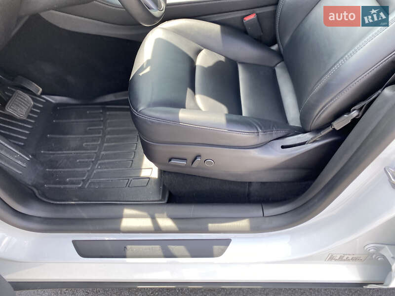 Внедорожник / Кроссовер Tesla Model Y 2021 в Львове