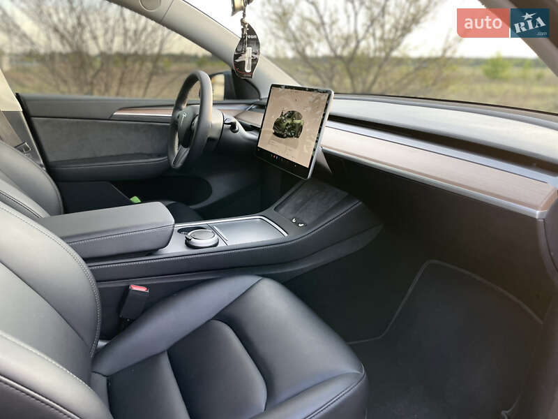 Внедорожник / Кроссовер Tesla Model Y 2023 в Киеве