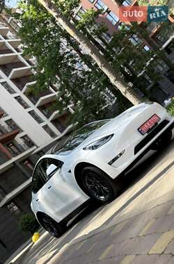 Внедорожник / Кроссовер Tesla Model Y 2024 в 