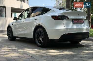 Внедорожник / Кроссовер Tesla Model Y 2024 в 