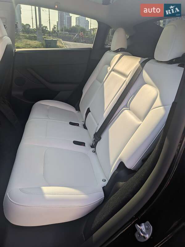 Внедорожник / Кроссовер Tesla Model Y 2023 в Киеве