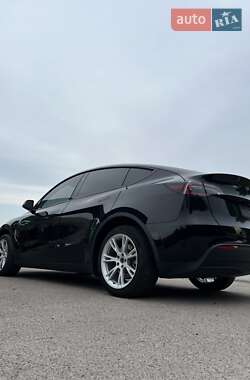 Позашляховик / Кросовер Tesla Model Y 2023 в 