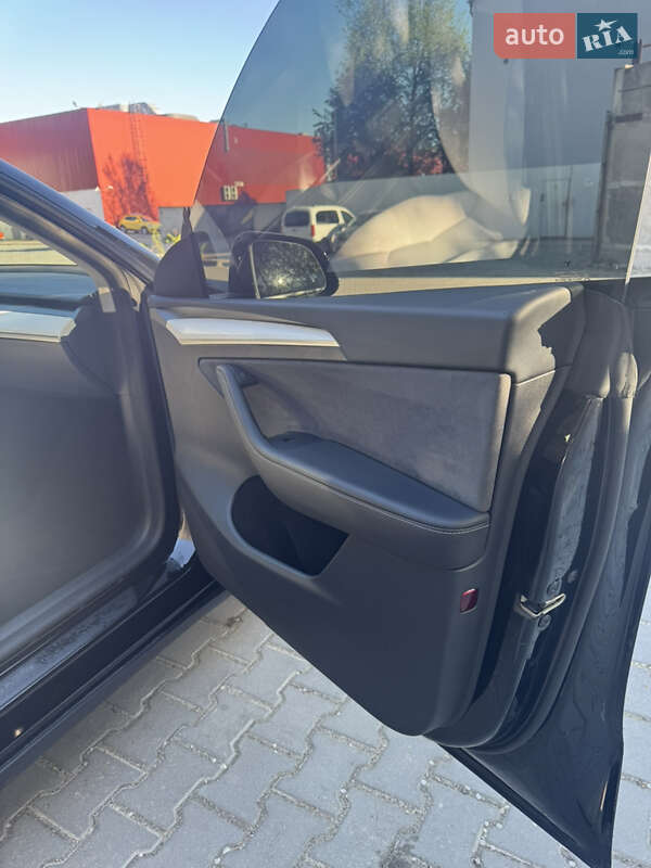 Внедорожник / Кроссовер Tesla Model Y 2023 в Тернополе