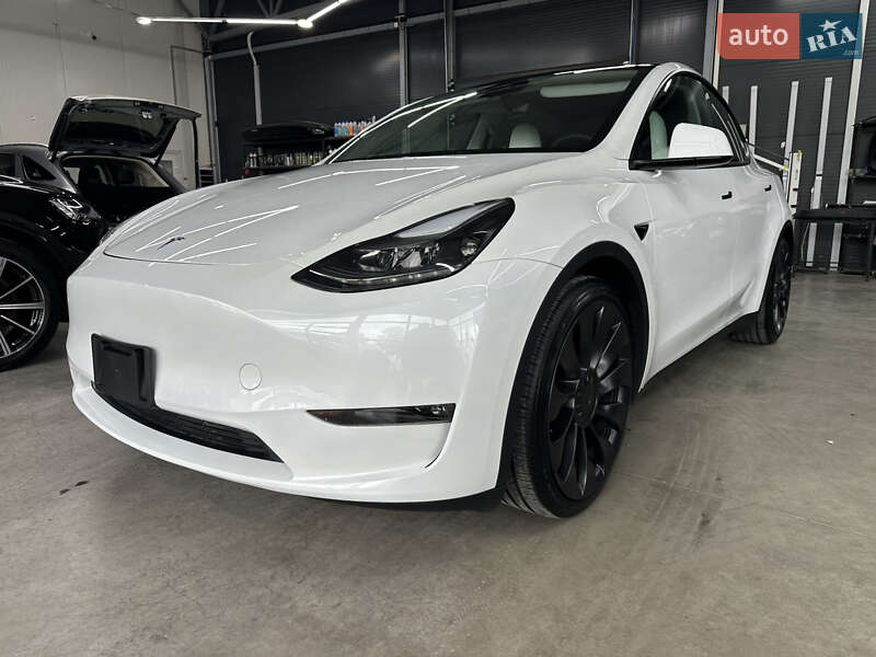 Внедорожник / Кроссовер Tesla Model Y 2024 в Киеве