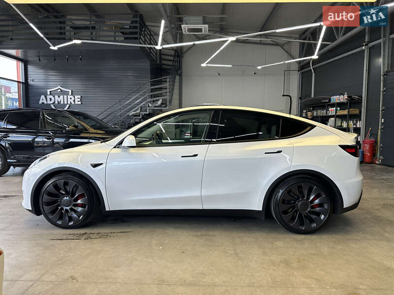 Внедорожник / Кроссовер Tesla Model Y 2024 в Киеве